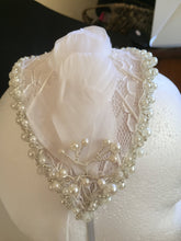 Load image into Gallery viewer, Bridal pearl , lace and white feather headband.