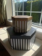 Load image into Gallery viewer, Elegant Black and White Hat box