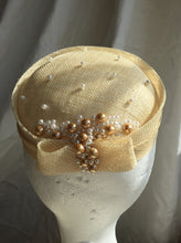 Load image into Gallery viewer, Buttercream Pearl Pillbox