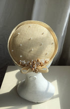 Load image into Gallery viewer, Buttercream Pearl Pillbox